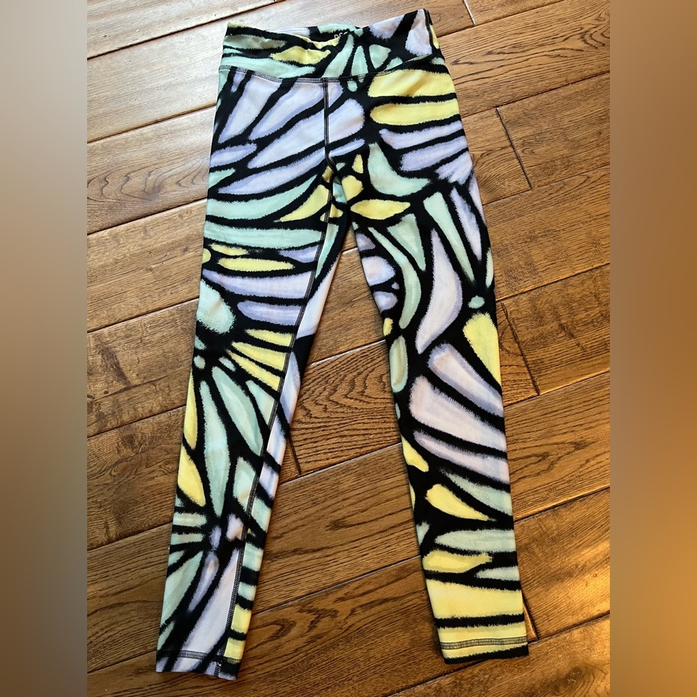 Like new size M (10-12) DSG leggings